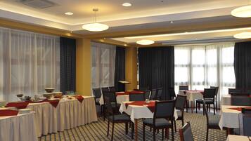 Daily buffet breakfast (EUR 9.5 per person)