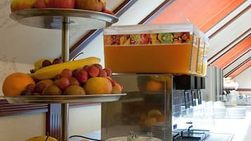 Bữa sáng buffet hàng ngày (9.5 EUR/mỗi người)