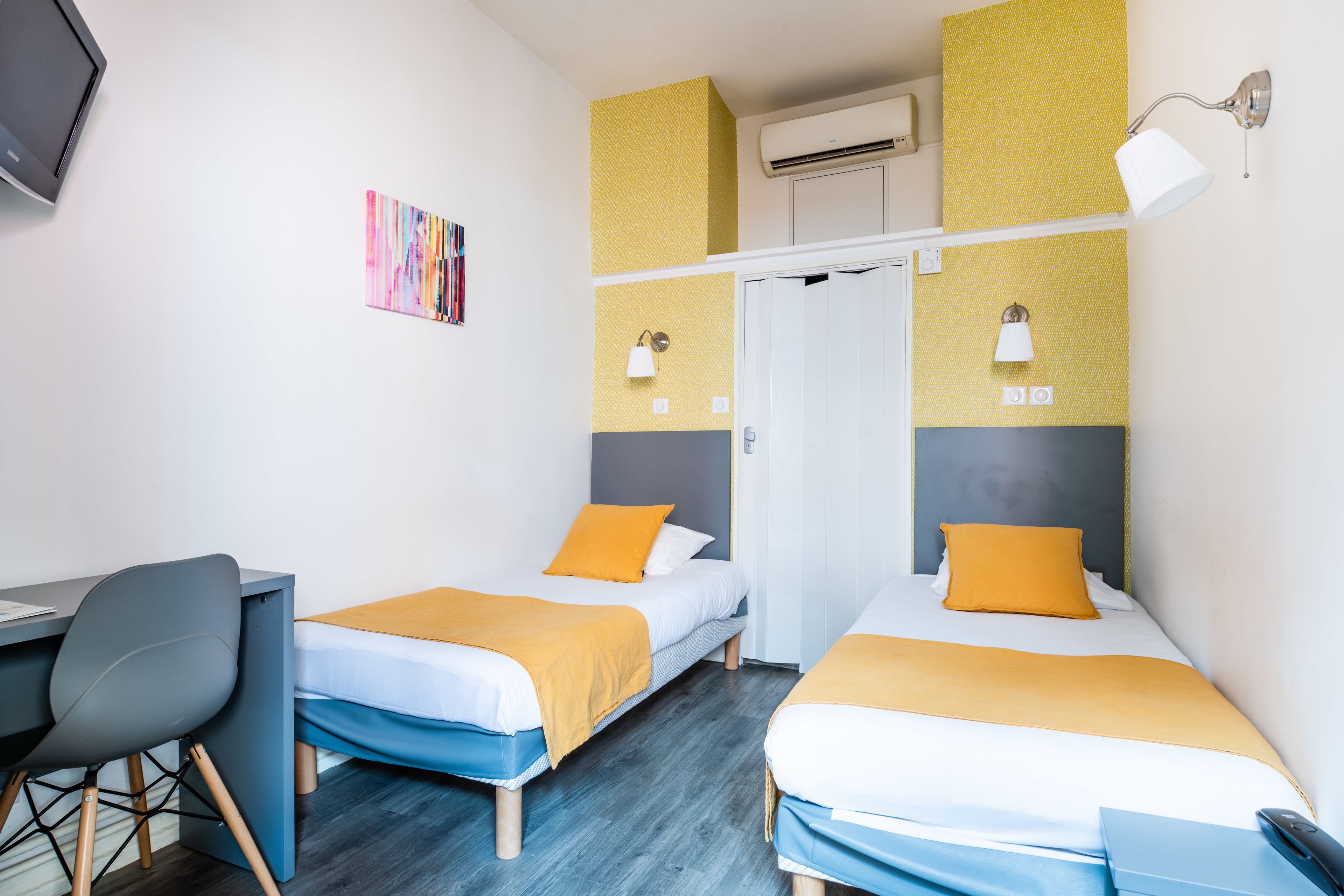 standard twin room | individually furnished, desk, blackout curtains, iron/ironing board