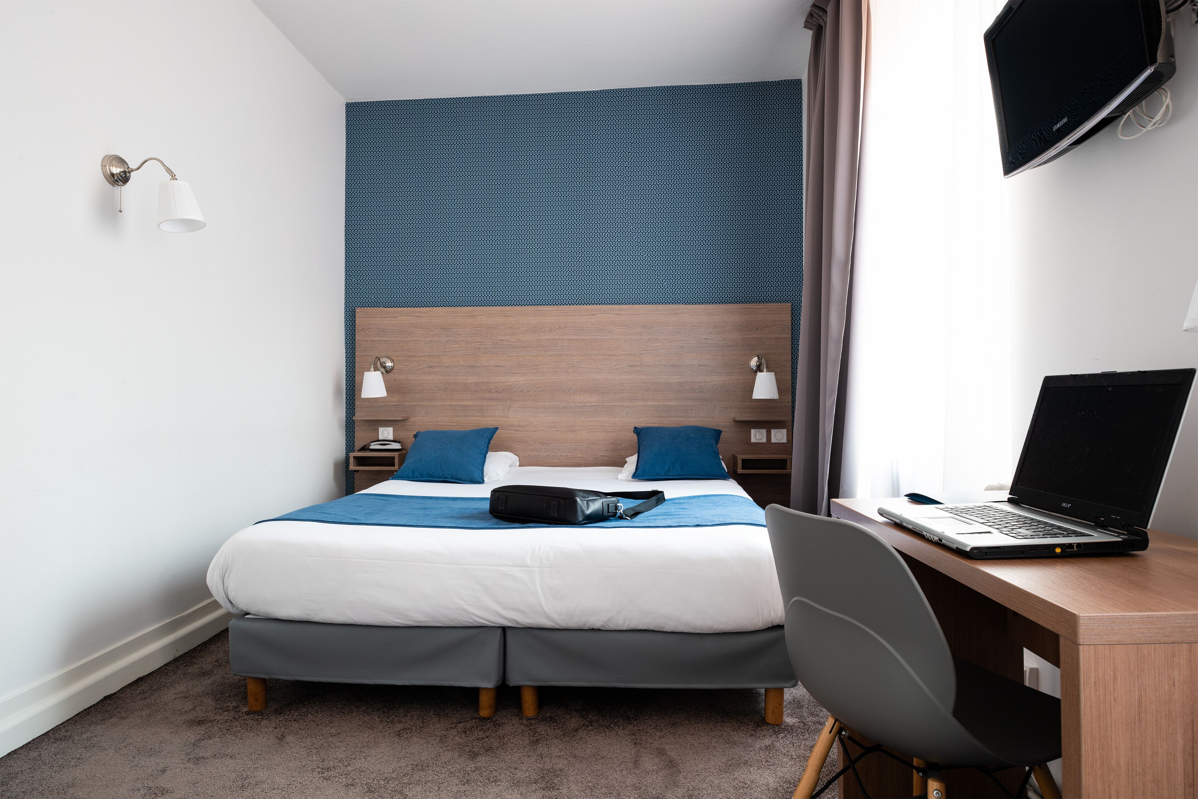 獨特裝修、書桌、遮光窗簾/窗簾、熨斗/熨衫板