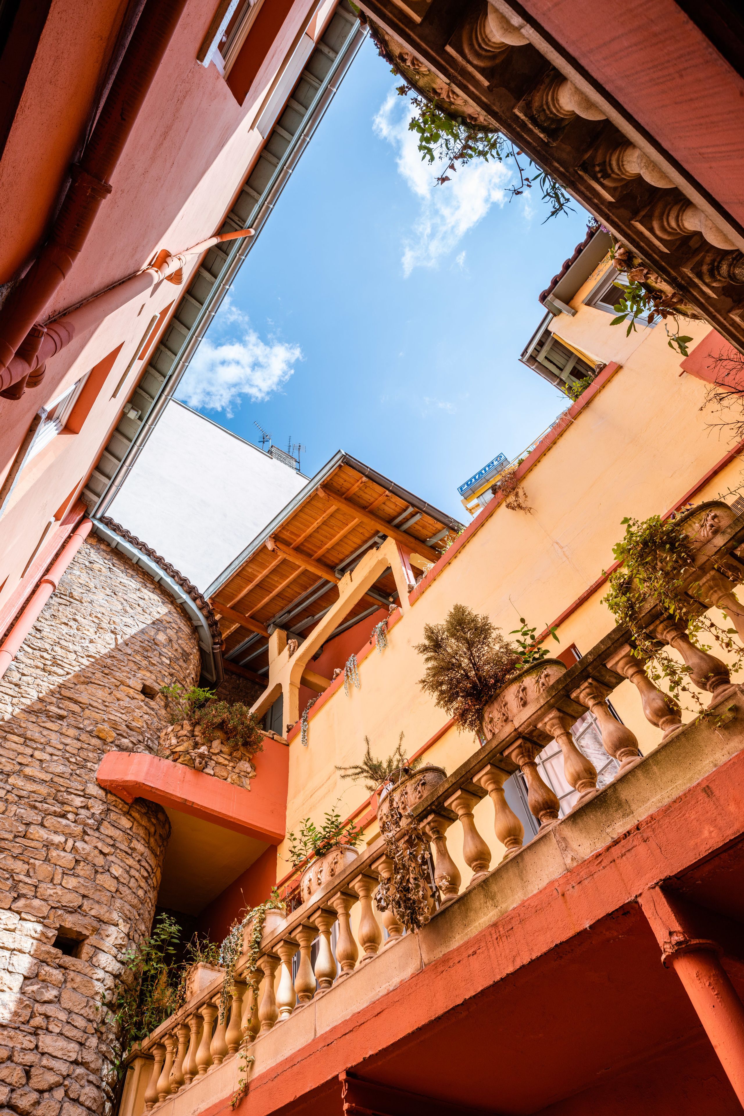 family room (2 adults 2 children) | terrace/patio