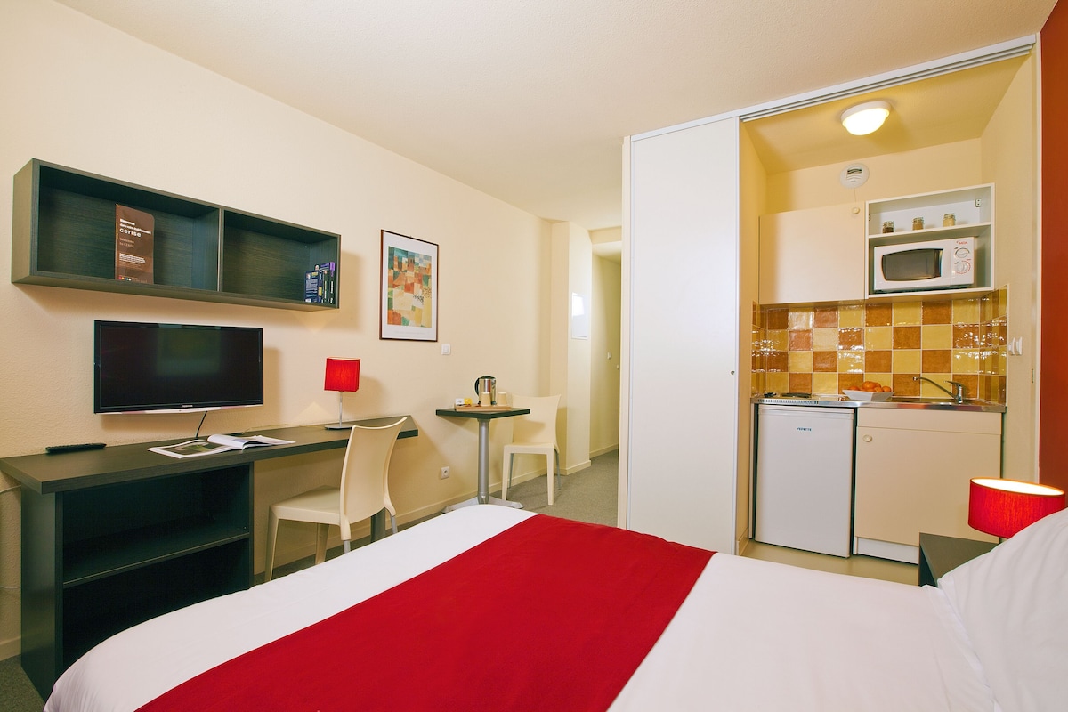 Desk, soundproofing, iron/ironing board (on request), WiFi (free)