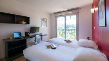 Bureau, chambres insonorisées, fer et planche à repasser, Wi-Fi gratuit