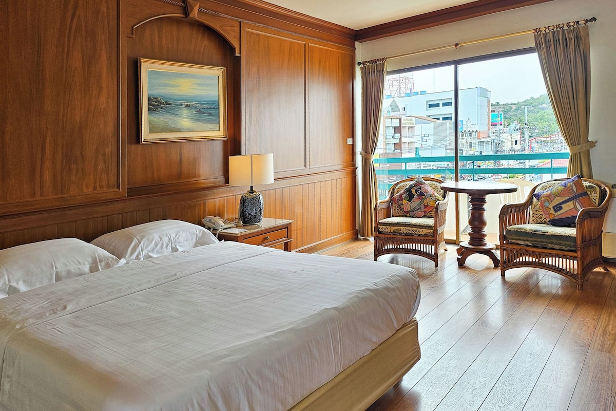 Coffres-forts dans les chambres, bureau, Wi-Fi gratuit, draps fournis