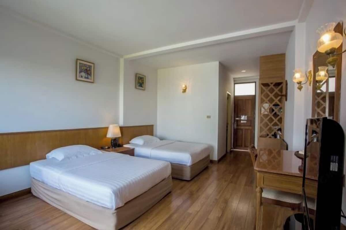 Cofres nos quartos, escrivaninha, Wi-Fi de cortesia, roupa de cama