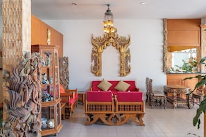 40-inch flat-screen TV with satellite channels - Sirin Hotel Hua Hin (Hua Hin)