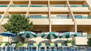 Outdoor pool, pool loungers