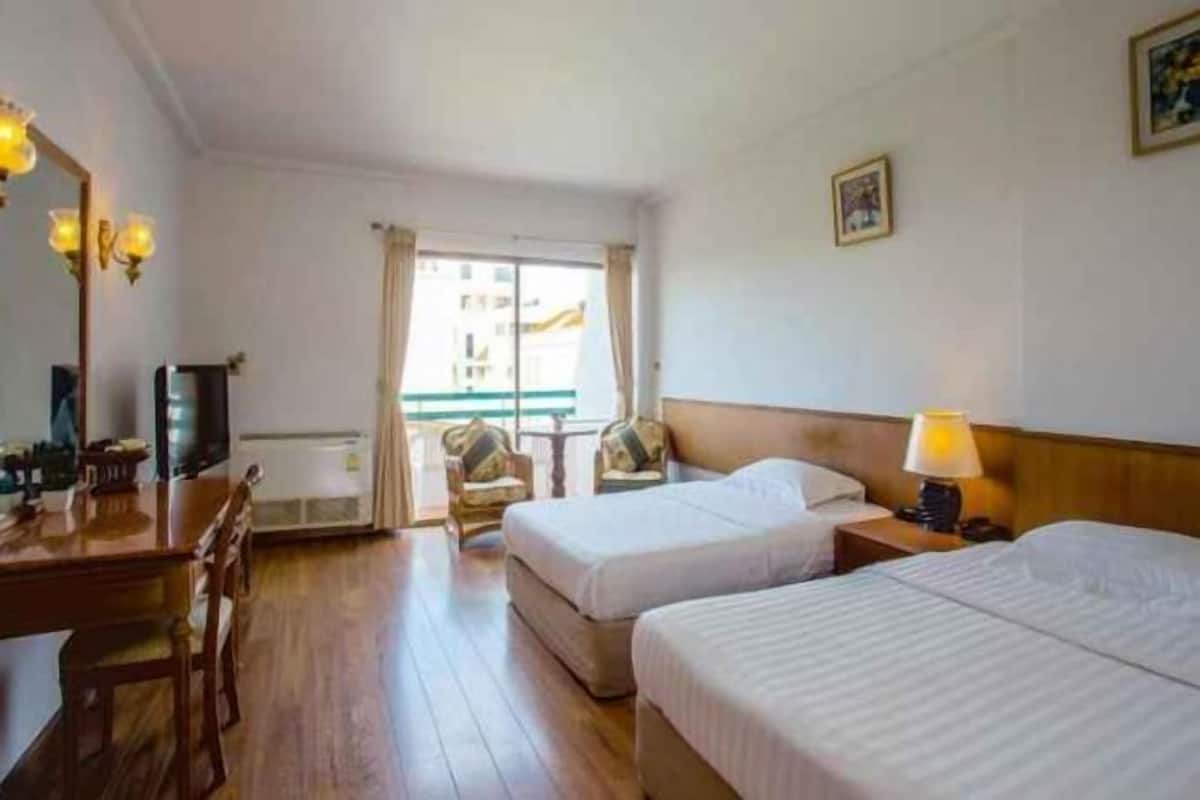 Cofres nos quartos, escrivaninha, Wi-Fi de cortesia, roupa de cama