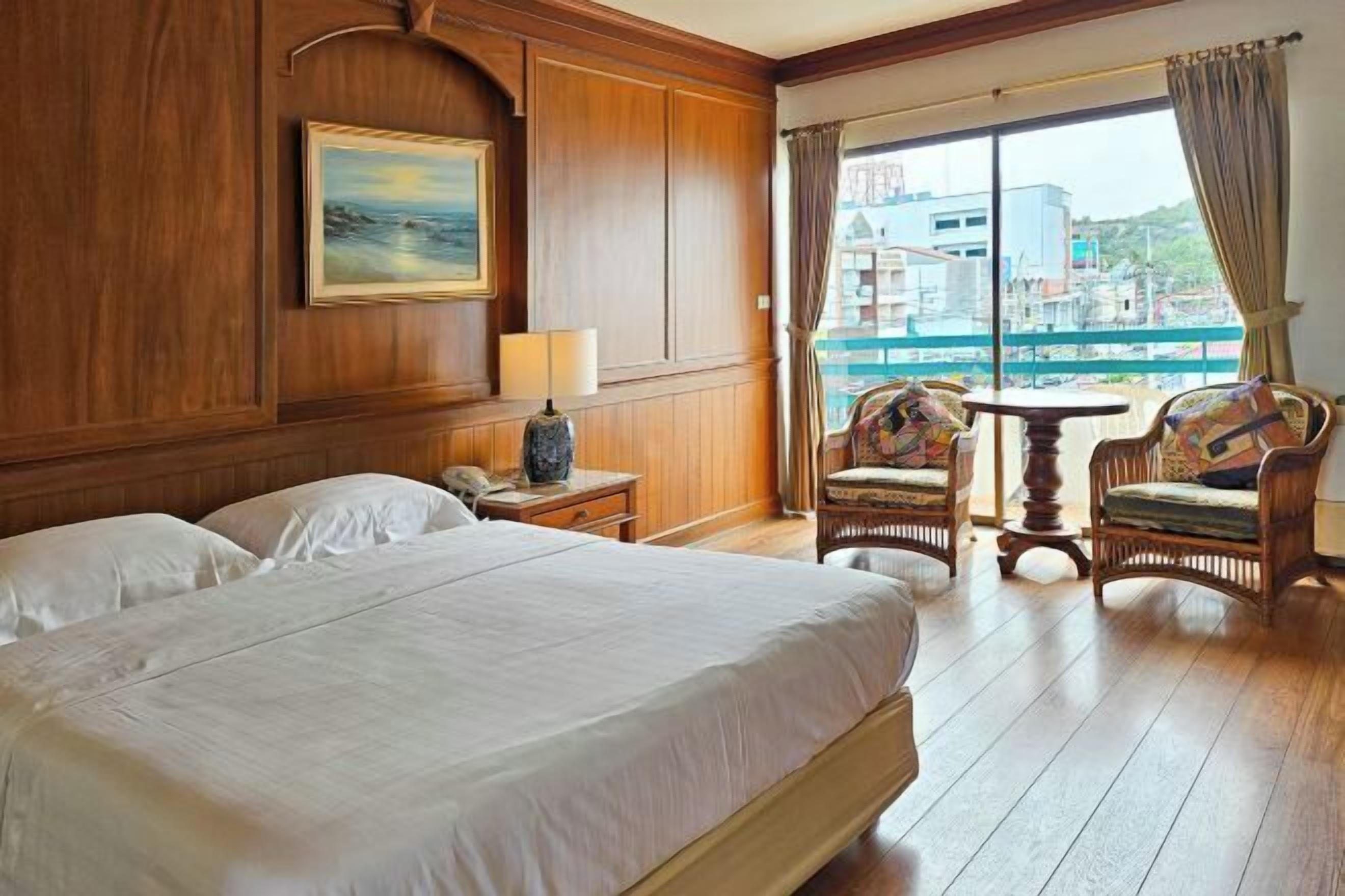 In-room safe, desk, free WiFi, bed sheets