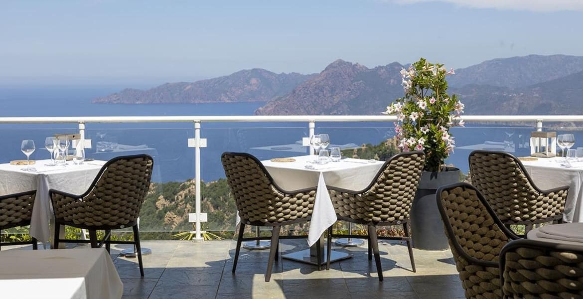 breakfast, lunch, dinner served; seafood, sea views