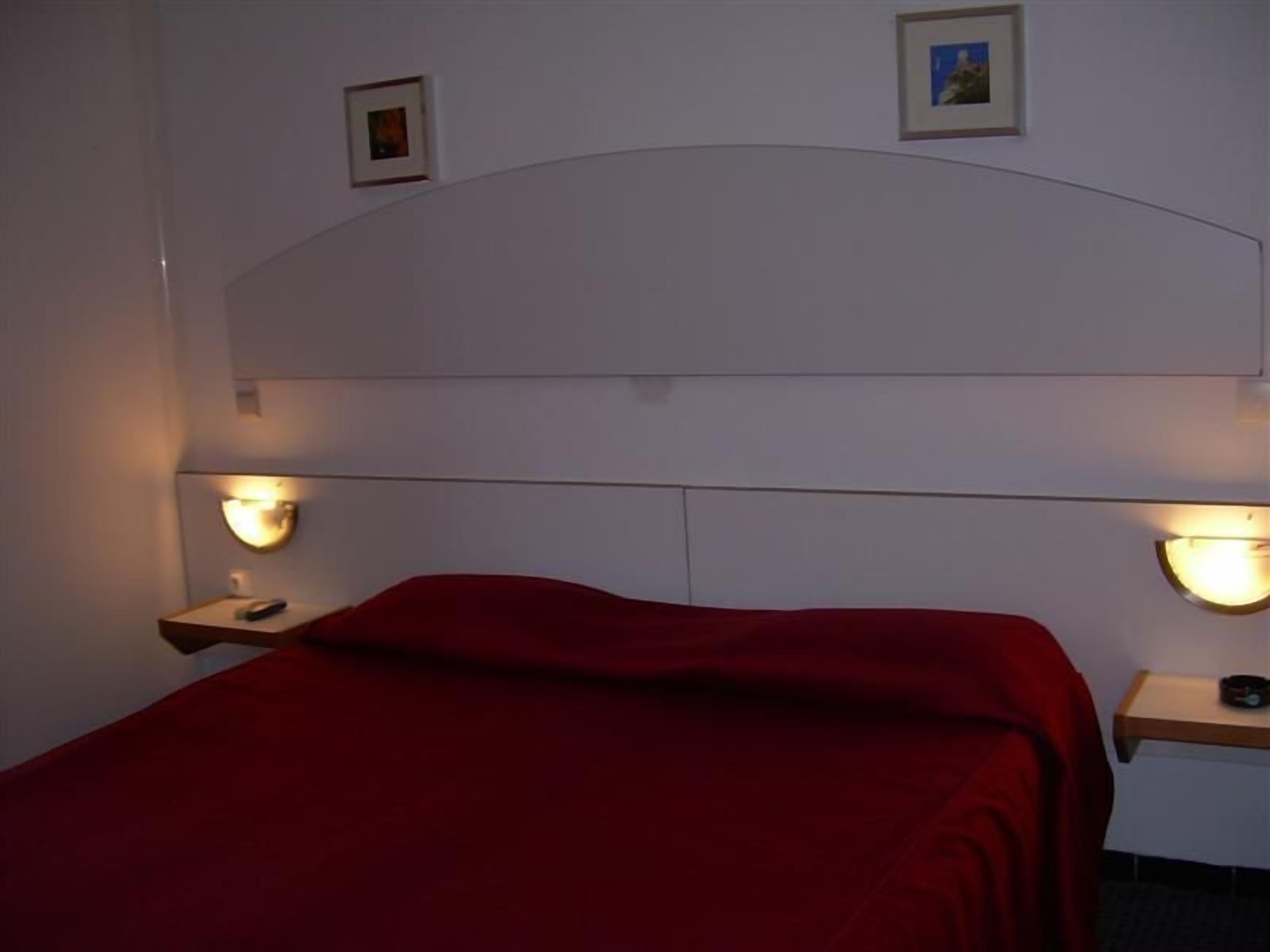 double room | 1 bedroom, desk, iron/ironing board, free cots/infant beds