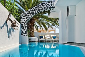 Piscina stagionale all'aperto, lettini
