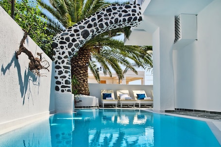 Seasonal outdoor pool, open 10:00 AM to 8:00 PM, sun loungers. Galatia Villas