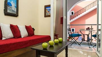 Apartment | In-room safe, blackout drapes, soundproofing, iron/ironing board