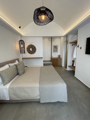 Eenvoudige kamer, 1 twee- of 2 eenpersoonsbedden | Een kluis op de kamer, verduisterende gordijnen, geluiddichte muren