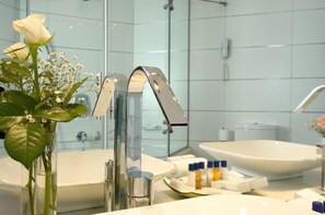 Chậu rửa trong phòng tắm