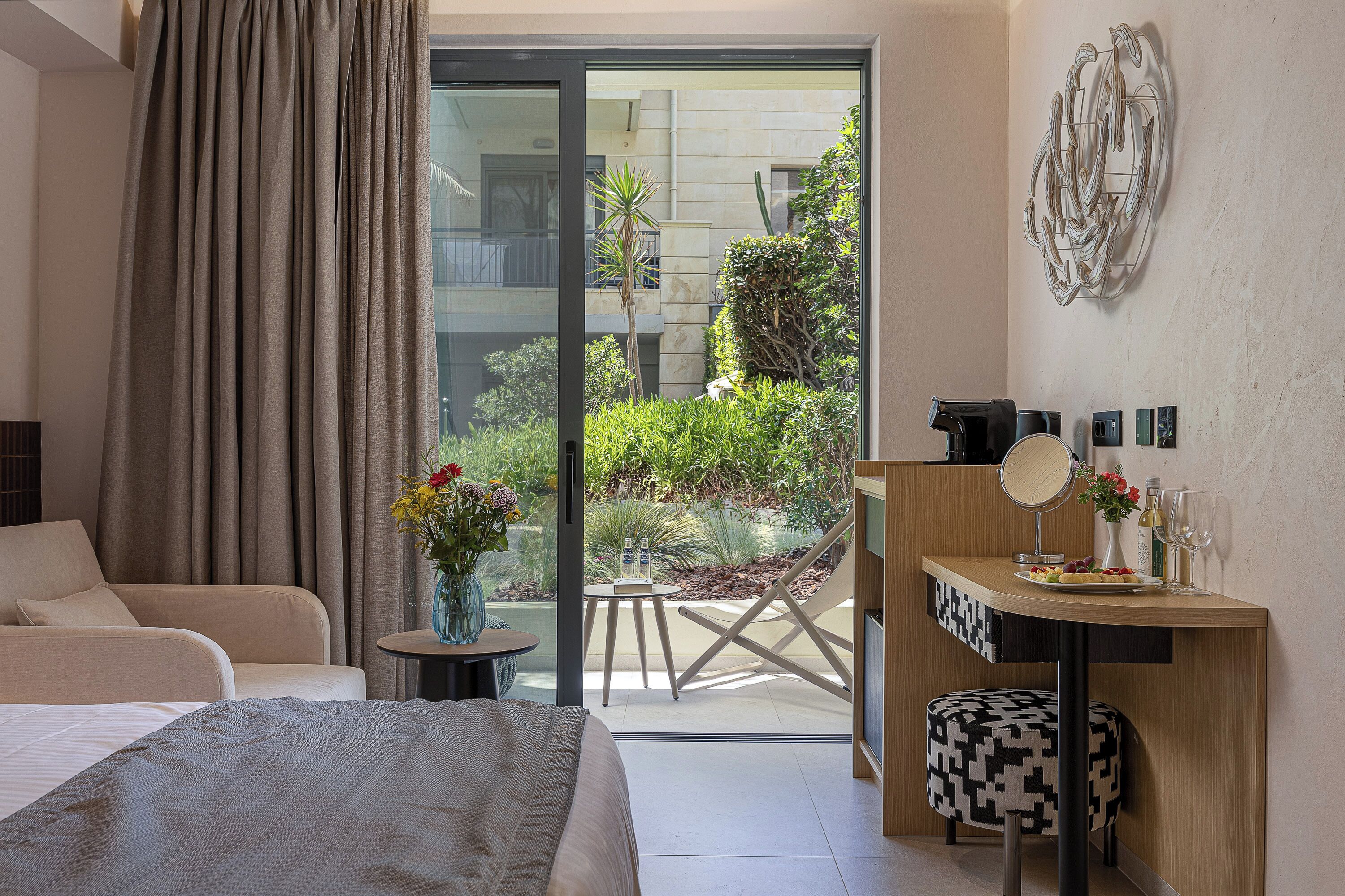 Superior Room | Egyptian cotton sheets, premium bedding, memory foam beds, minibar
