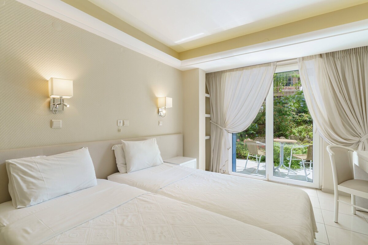 Egyptian cotton sheets, premium bedding, memory foam beds, minibar