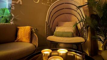 桑拿、热水浴缸、按摩服务