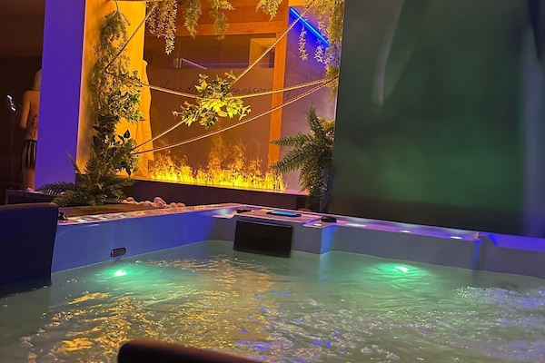 Sauna, hot tub, massages