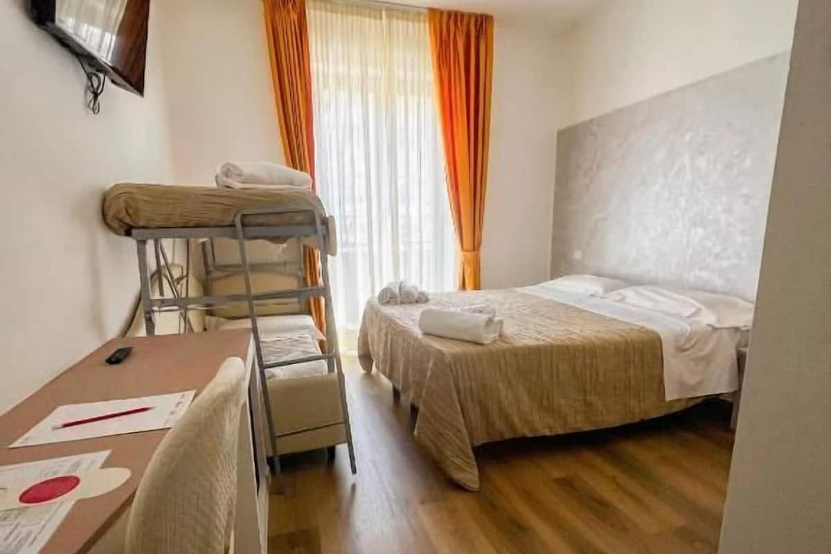 Hochwertige Bettwaren, Minibar, Zimmersafe, kostenloses WLAN