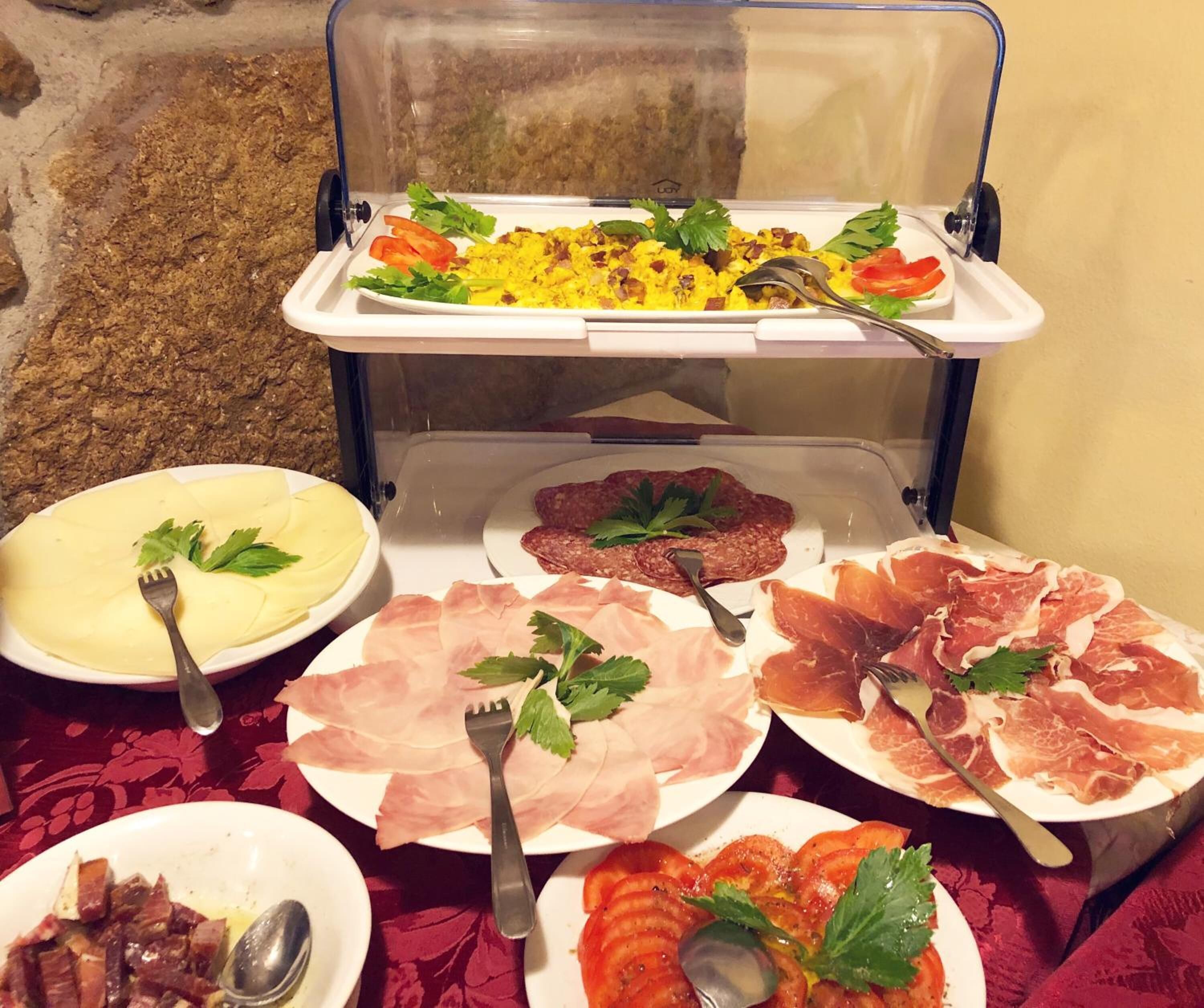 lunch and dinner served