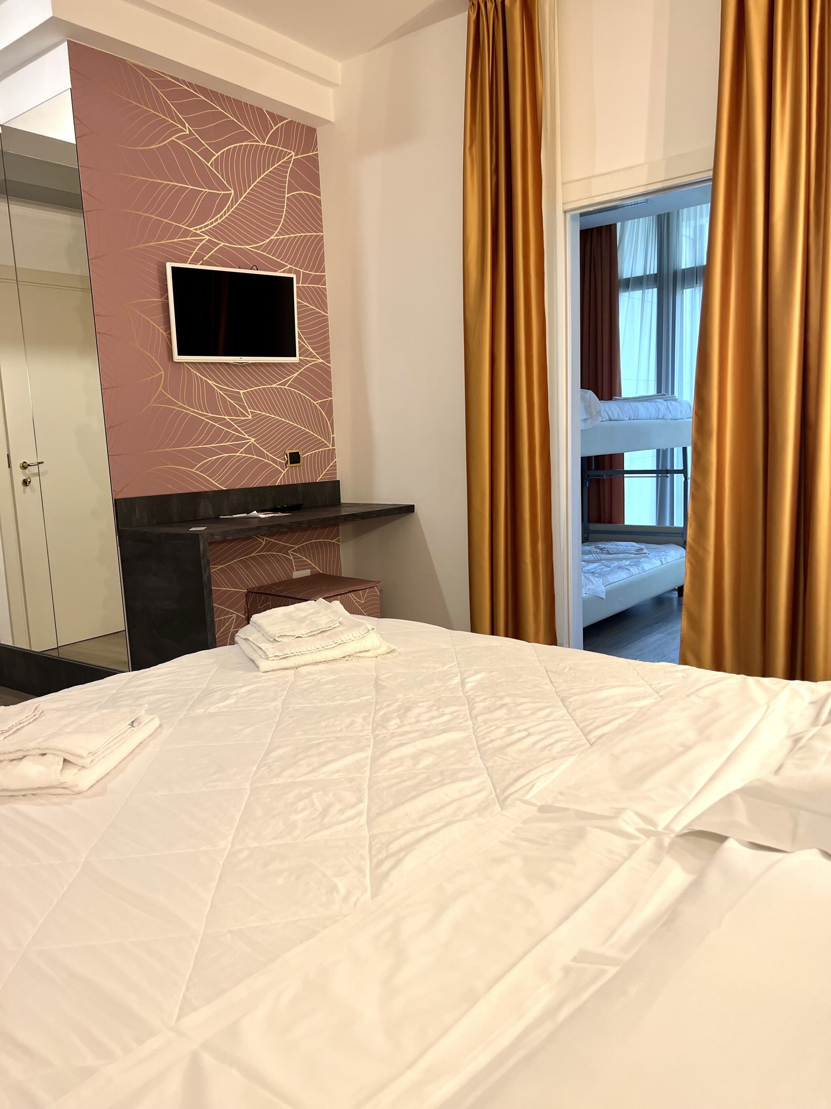family room | premium bedding, minibar, in-room safe, free wifi