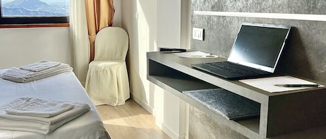Chambre Classique Double ou avec lits jumeaux | Centre dâaffaires dans la chambre
