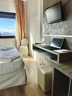 經典雙人或雙床房 | 房內辦公區