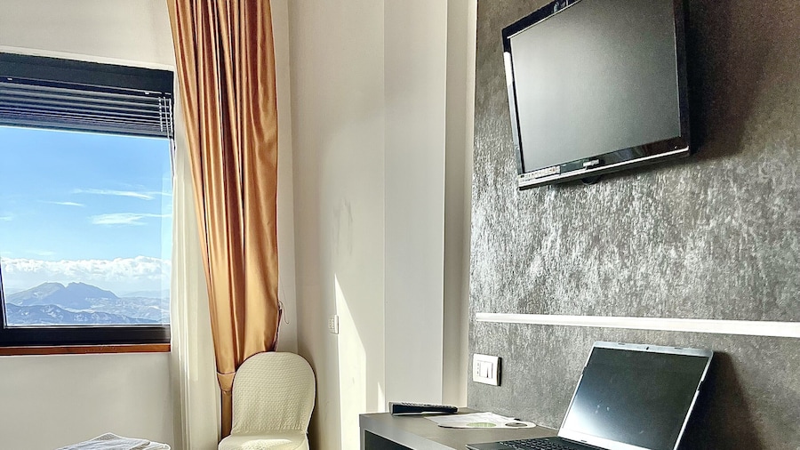 Hotel Joli