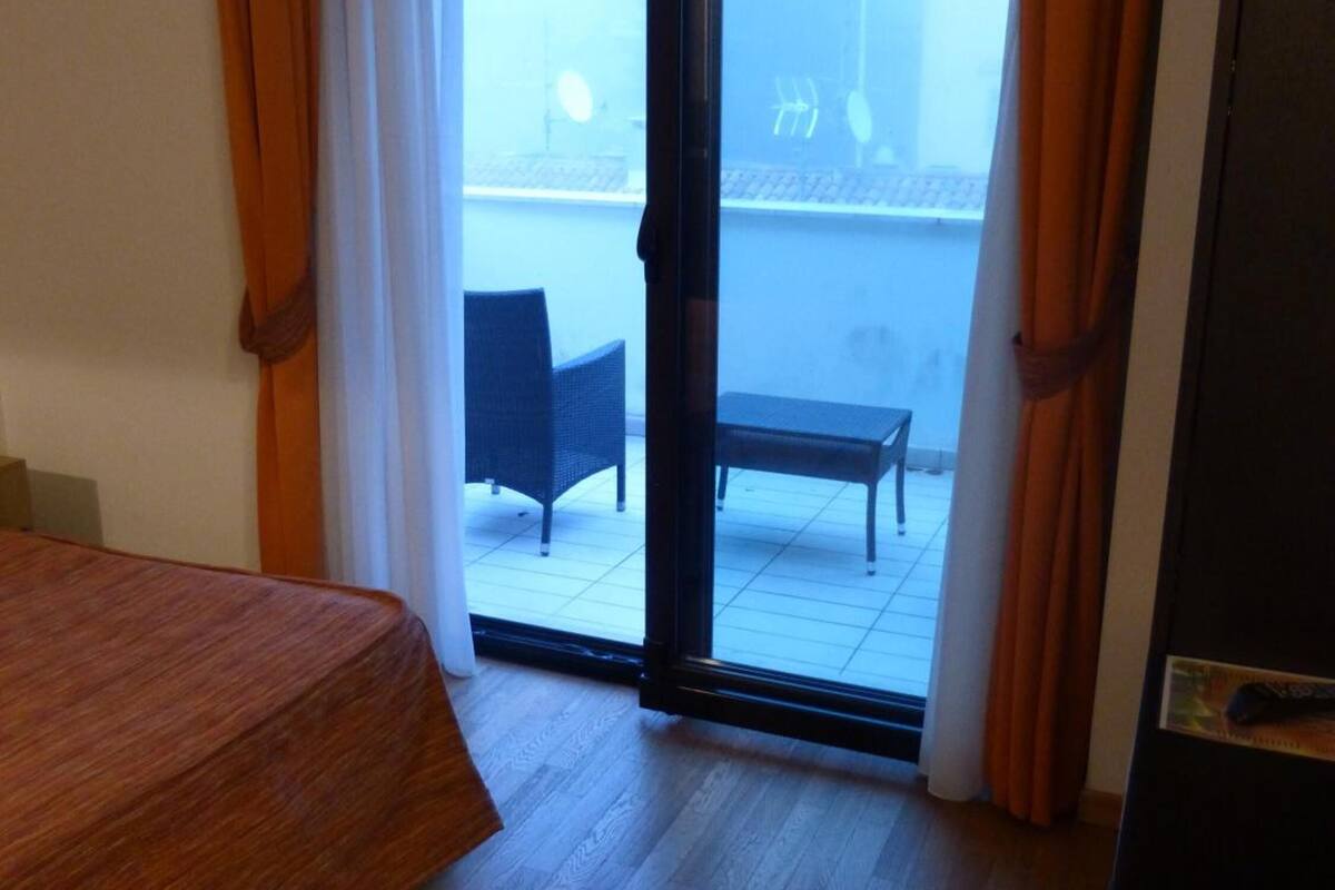 premium bedding, minibar, in-room safe, free wifi