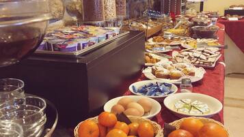 Petit déjeuner buffet (12.00 EUR par personne)