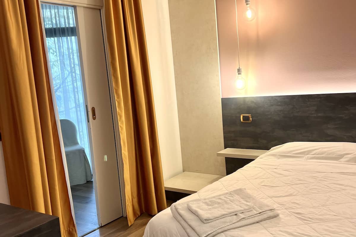 family room | premium bedding, minibar, in-room safe, free wifi