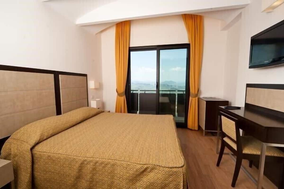 Superior-Doppelzimmer | Hochwertige Bettwaren, Minibar, Zimmersafe, kostenloses WLAN