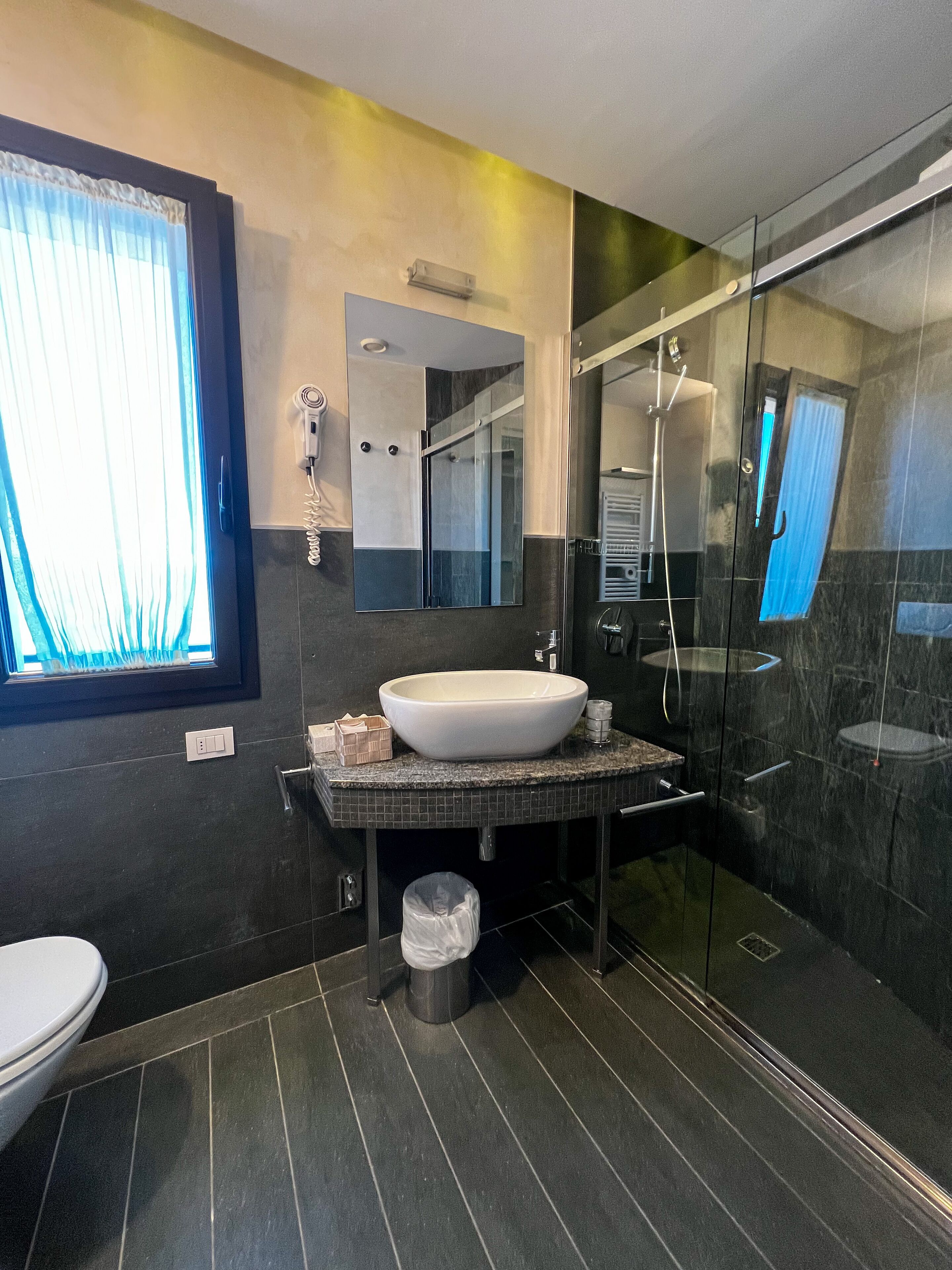 superior double room | bathroom | free toiletries, hair dryer, bidet, towels