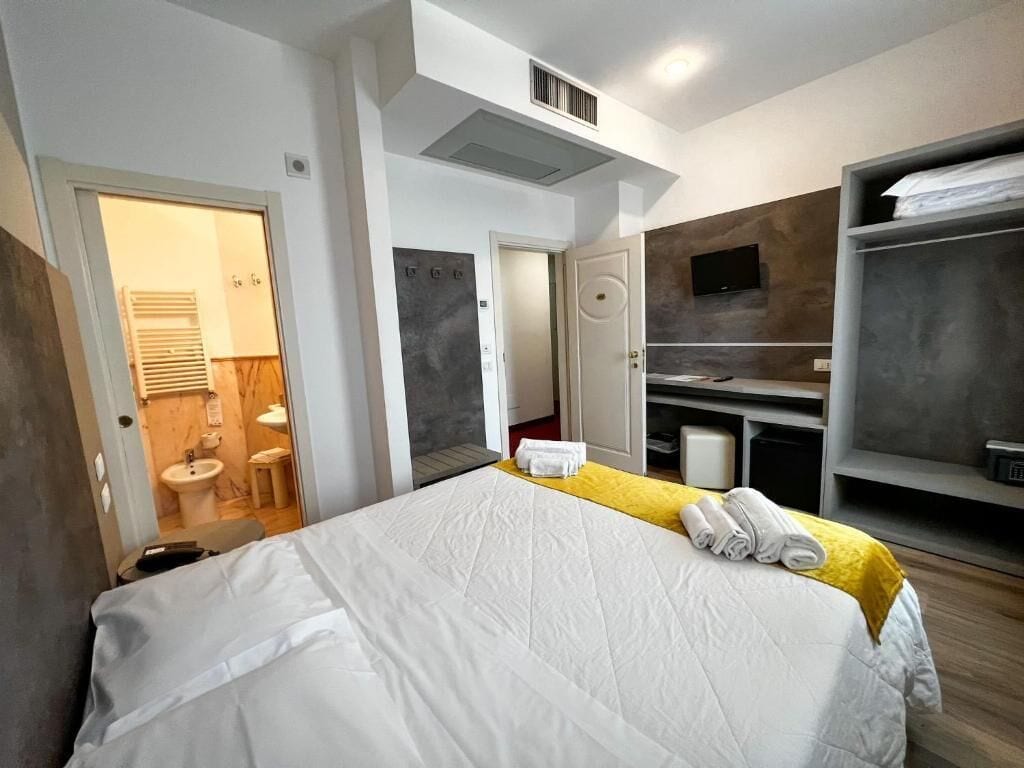 classic double or twin room | premium bedding, minibar, in-room safe, free wifi