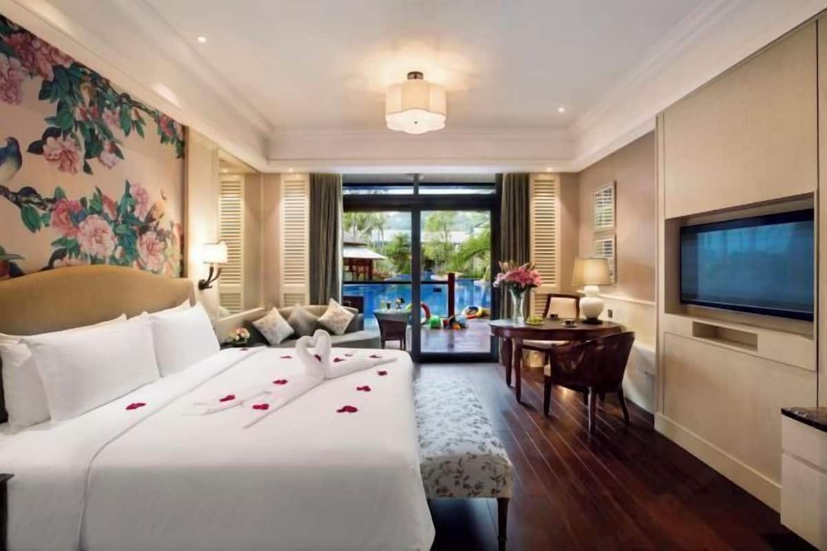 1 bedroom, premium bedding, down comforters, minibar