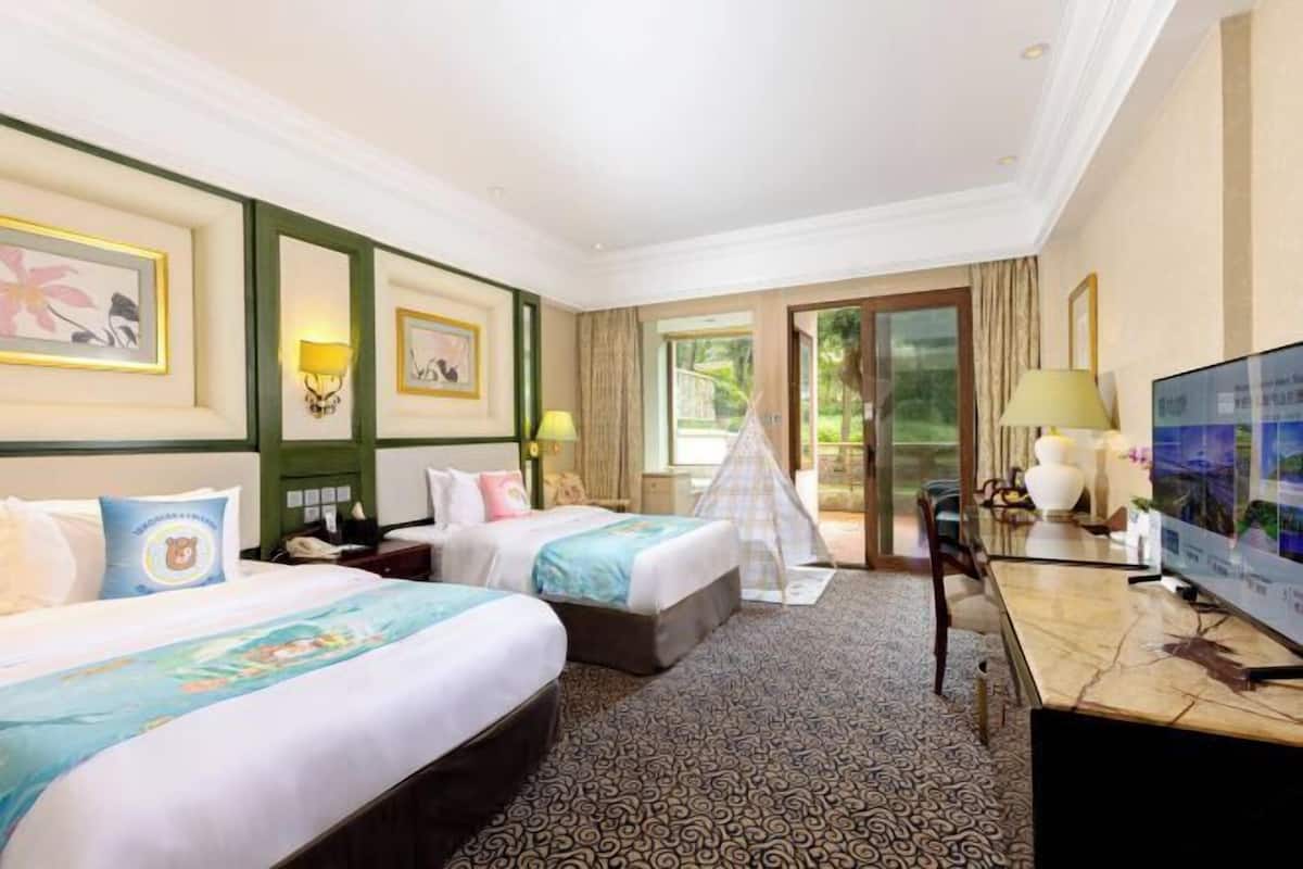 1 bedroom, premium bedding, down comforters, minibar