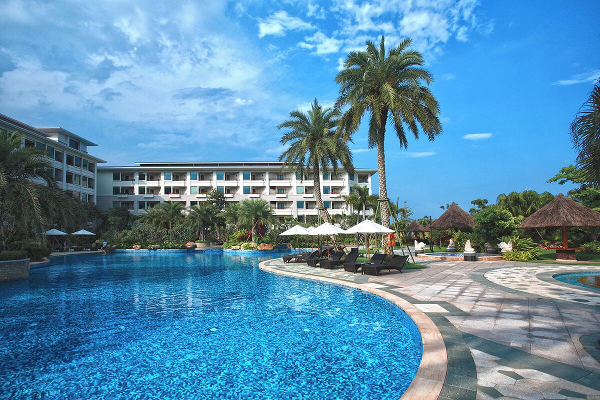 Indoor pool, seasonal outdoor pool, lifeguards on site