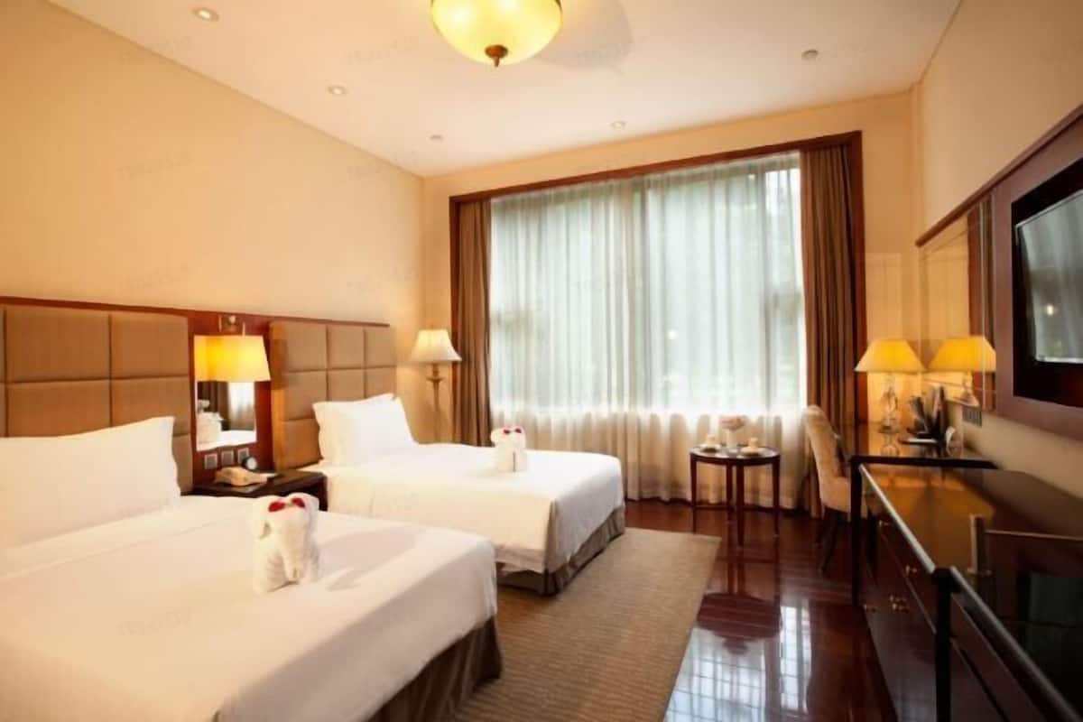 1 bedroom, premium bedding, down comforters, minibar