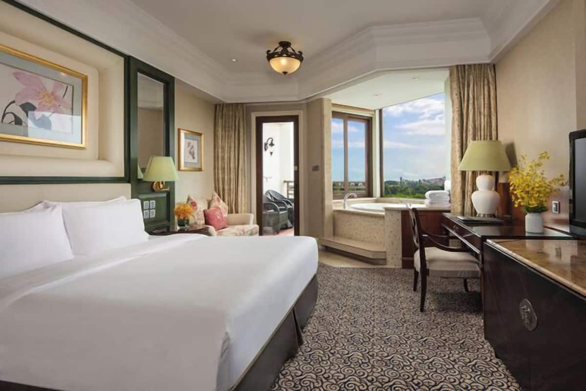1 bedroom, premium bedding, down comforters, minibar
