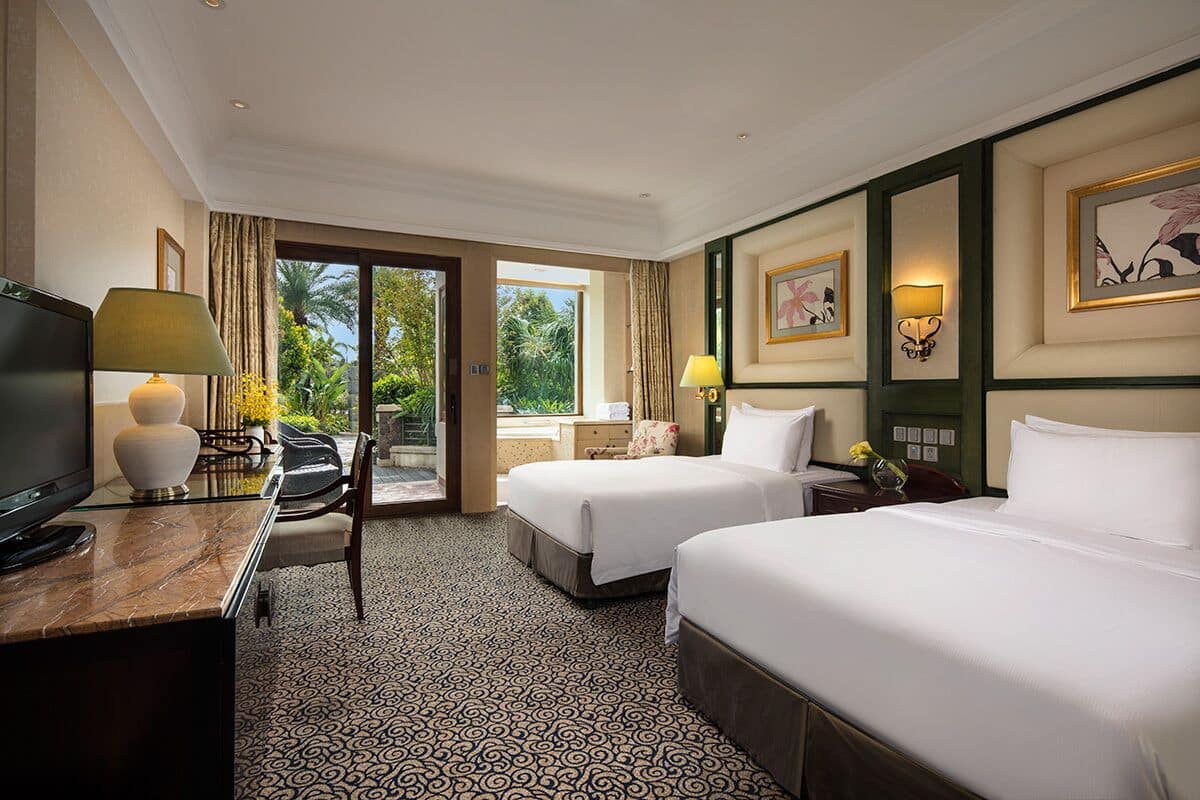 1 bedroom, premium bedding, down duvets, minibar