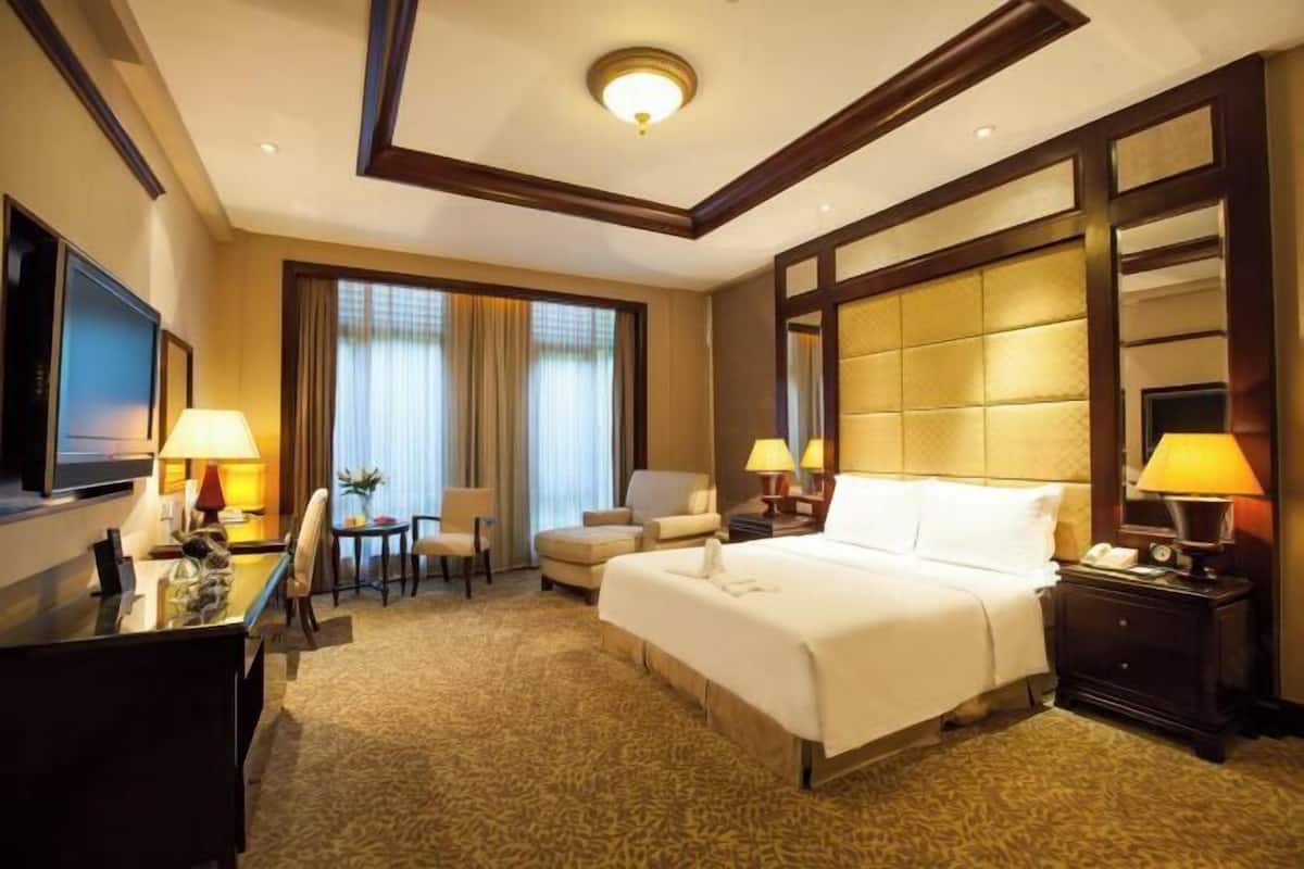 1 bedroom, premium bedding, down comforters, minibar