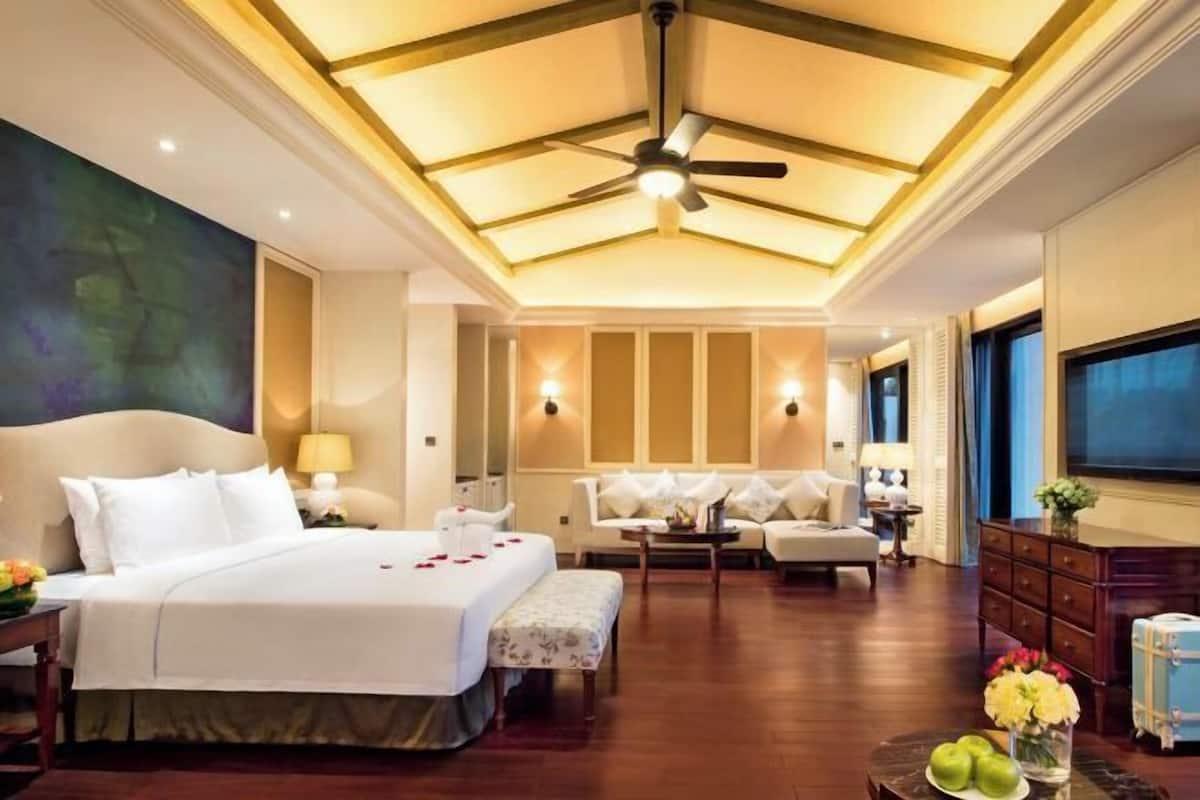 1 bedroom, premium bedding, down comforters, minibar