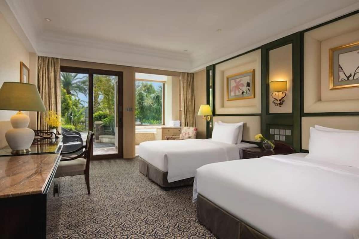 1 bedroom, premium bedding, down comforters, minibar