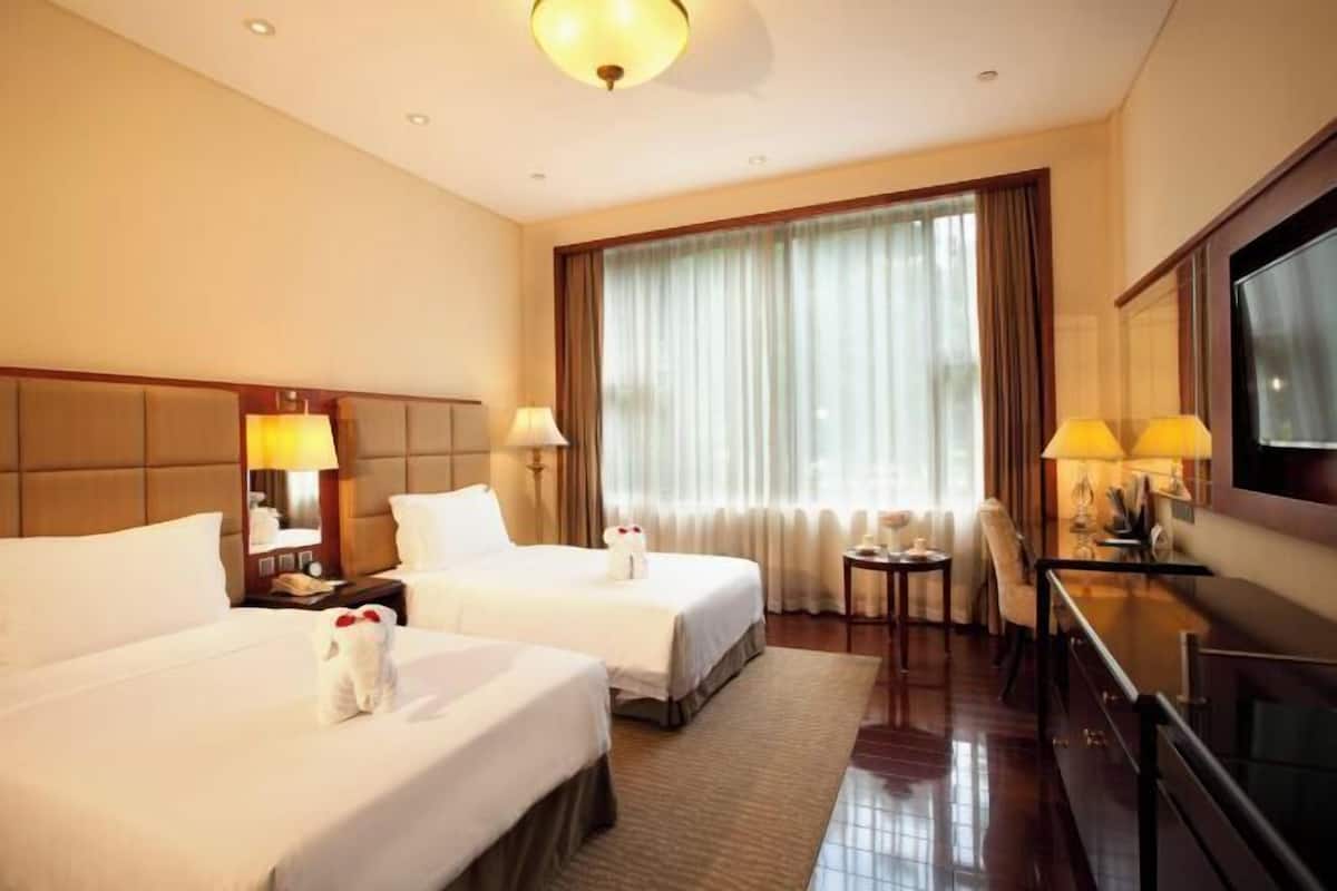 1 bedroom, premium bedding, down comforters, minibar