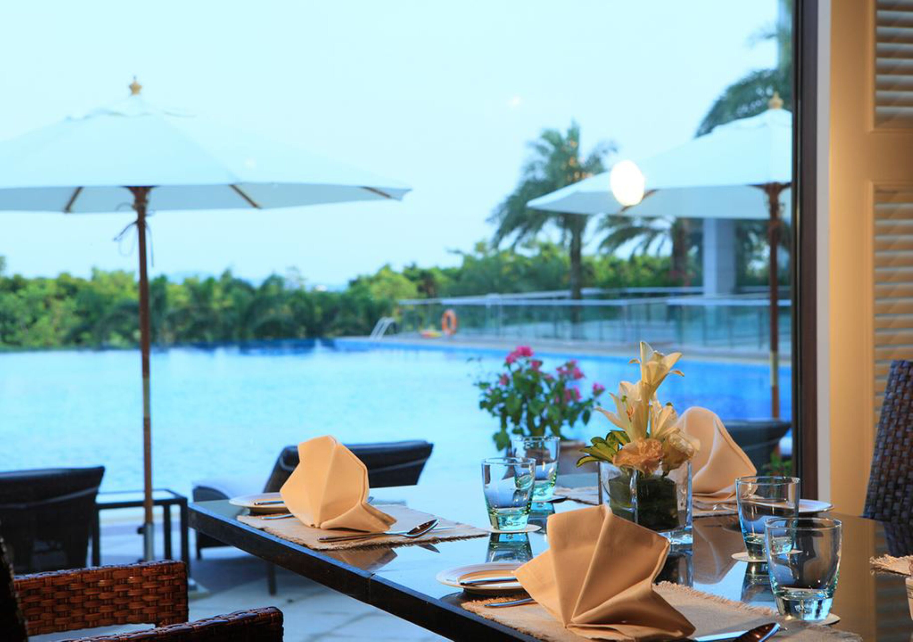 daily buffet breakfast for a fee