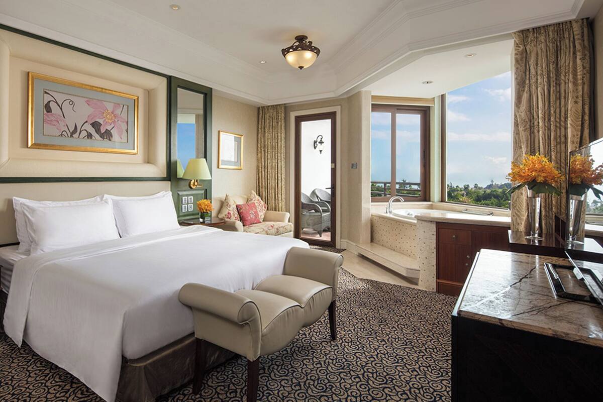 villa deluxe room | 1 bedroom, premium bedding, down duvets, minibar