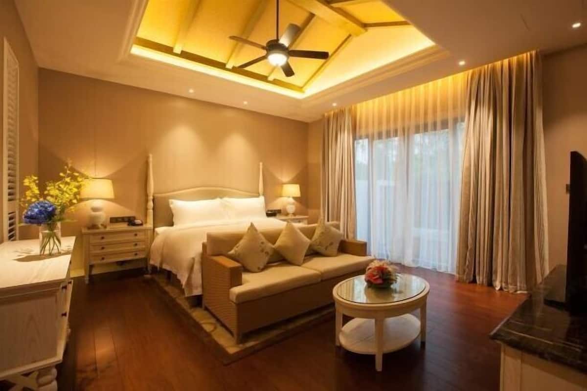 1 bedroom, premium bedding, down comforters, minibar