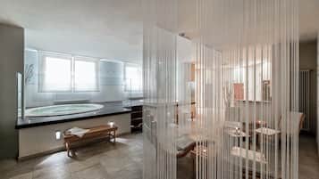 Espace de soins pour les couples, sauna, bain Ă remous, hammam, hammam